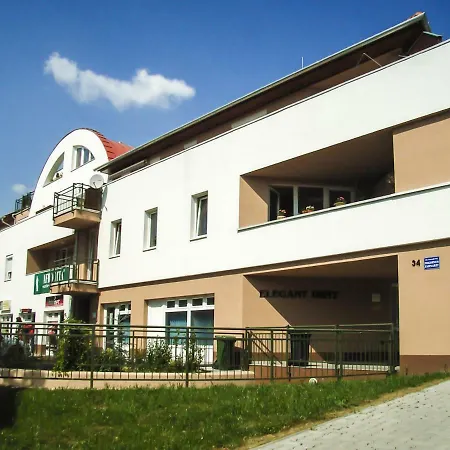 Monarchia Sunny Apartment